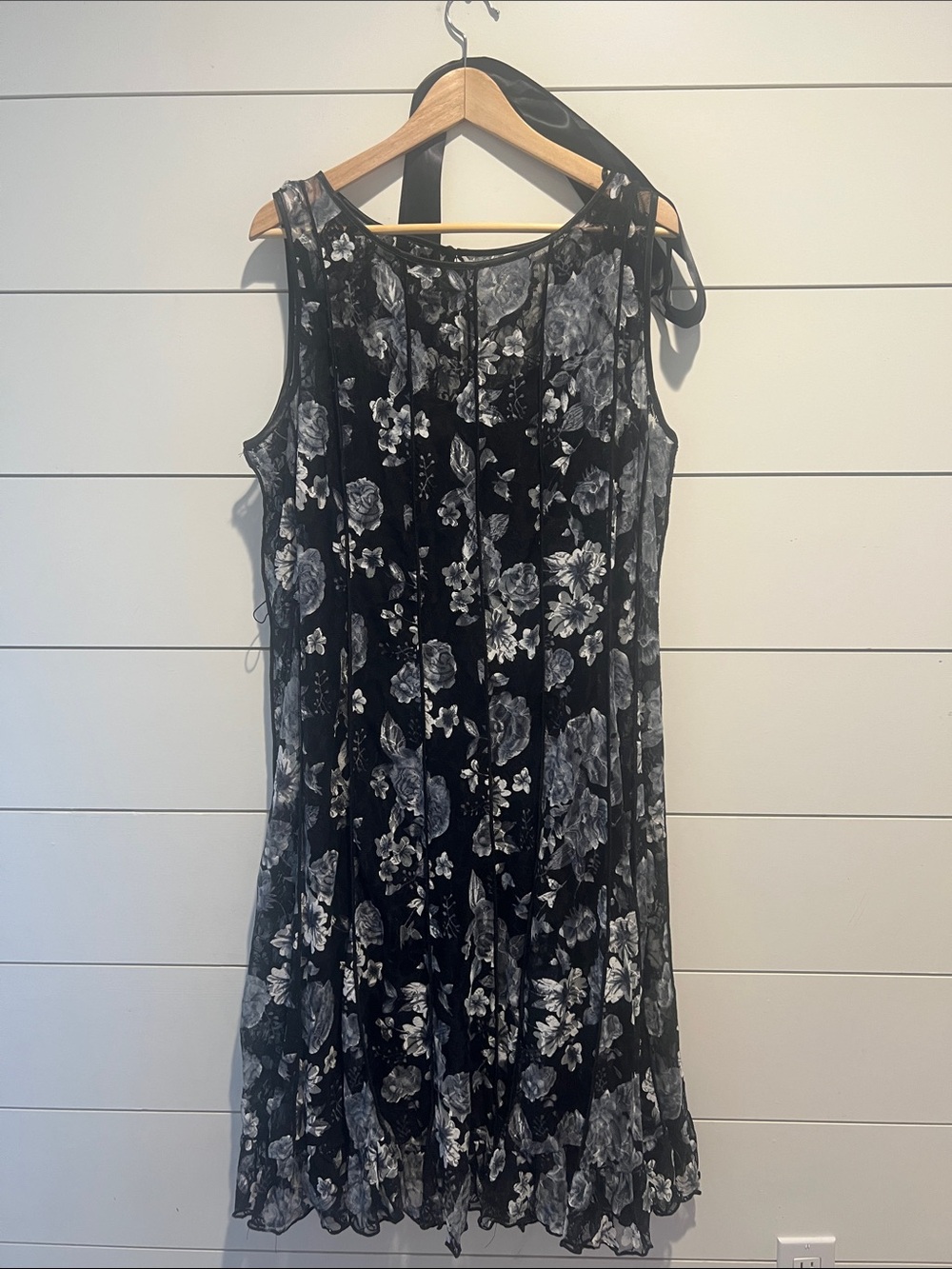 CJ banks Black and White Floral Midi Dress 16W perfect for your next event